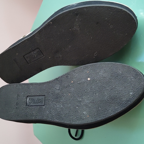 Shoes - Picture 3 of 4